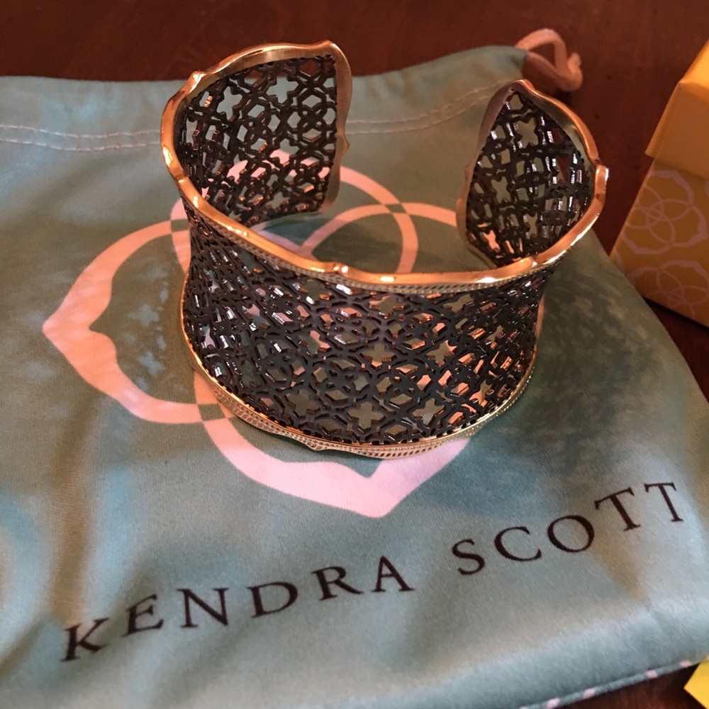Kendra Scott bracelet